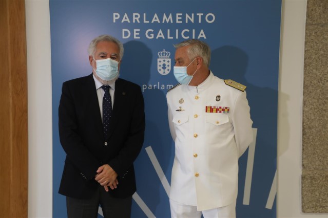 O almirante do Arsenal de Ferrol efectúa unha visita de despedida ao Parlamento de Galicia